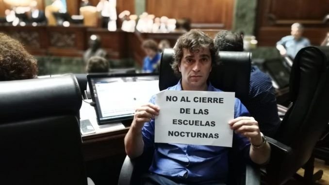 Acuña ratificó el cierre de escuelas