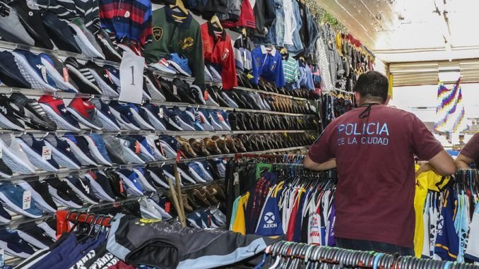 Madero encabezó allanamiento de mercadería apócrifa en Liniers valuada en 10 millones de pesos