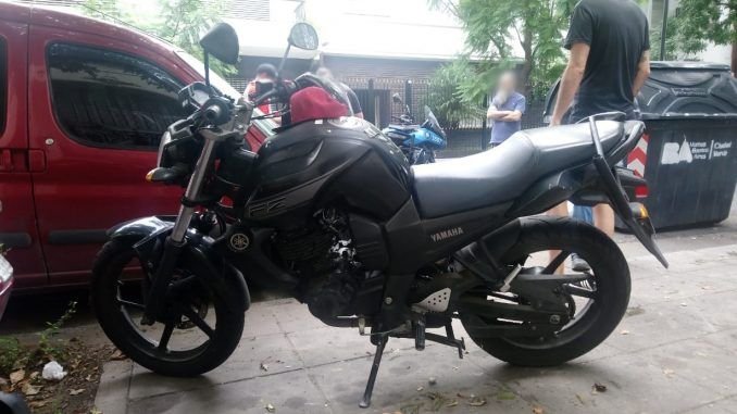 La Policía de la Ciudad detuvo en Caballito a un motoquero que violaba la cuarentena