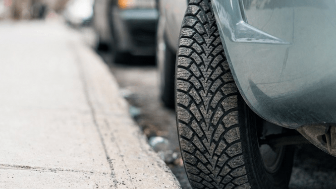 Multas Locas, absuelven a un jubilado que había estacionado en su garage