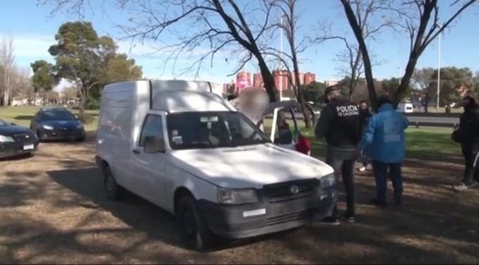 Detuvieron a un hombre que se hizo pasar por personal del SAME y que tenía permiso para transitar y chaleco falsos